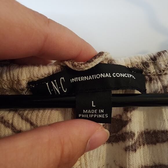 Animal Striped Print Top Womens Size Large Brown & White Blouse Unique Pattern - Picture 9 of 9